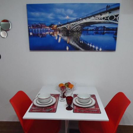 Apartamento En Triana เซบีญา ภายนอก รูปภาพ